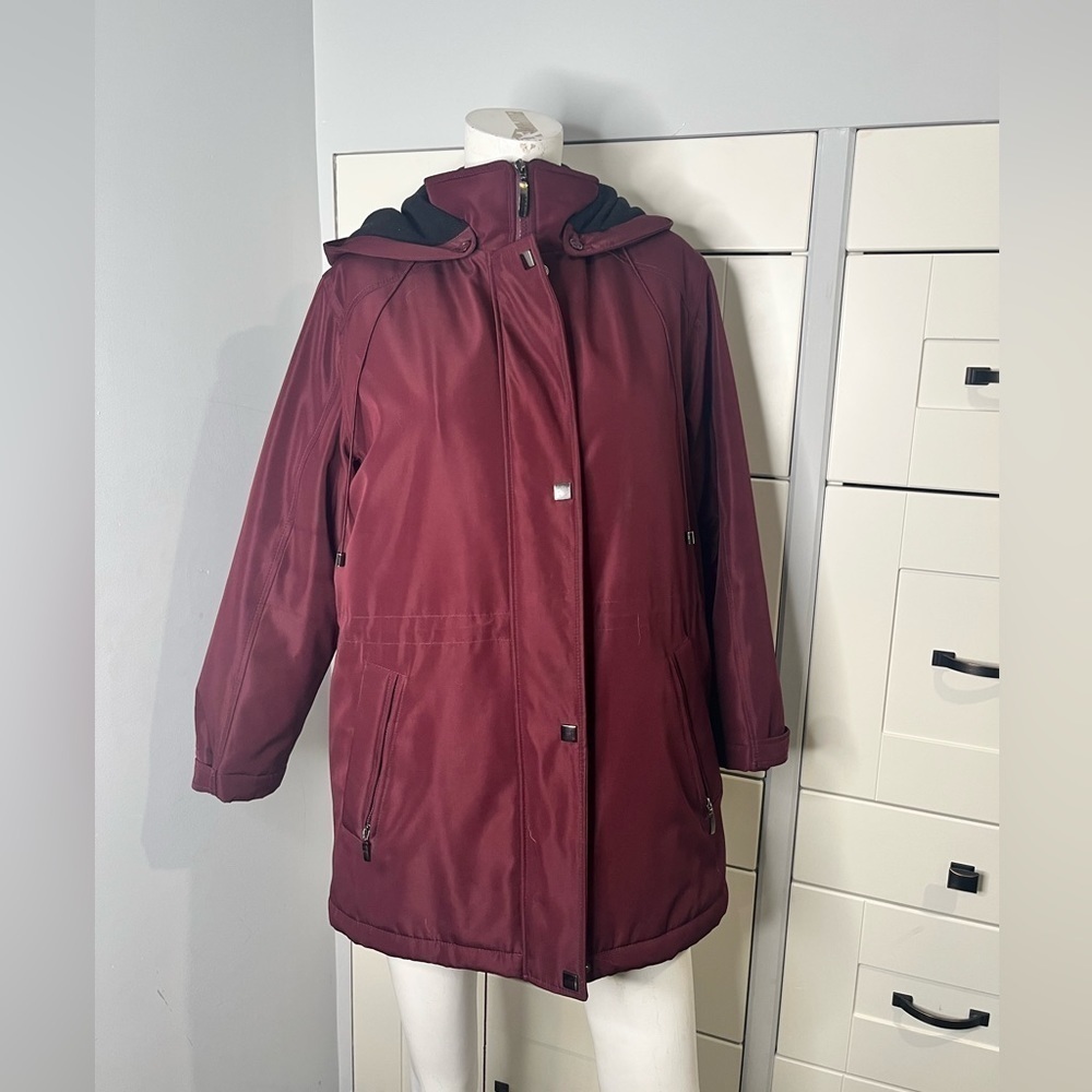 Liz Claiborne. Size small. Zip and button clothes. Winter coat. Pockets. Lined.